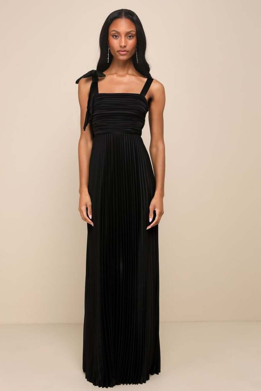 Lulus Black Satin Pleated Maxi Dress nwt size medium
